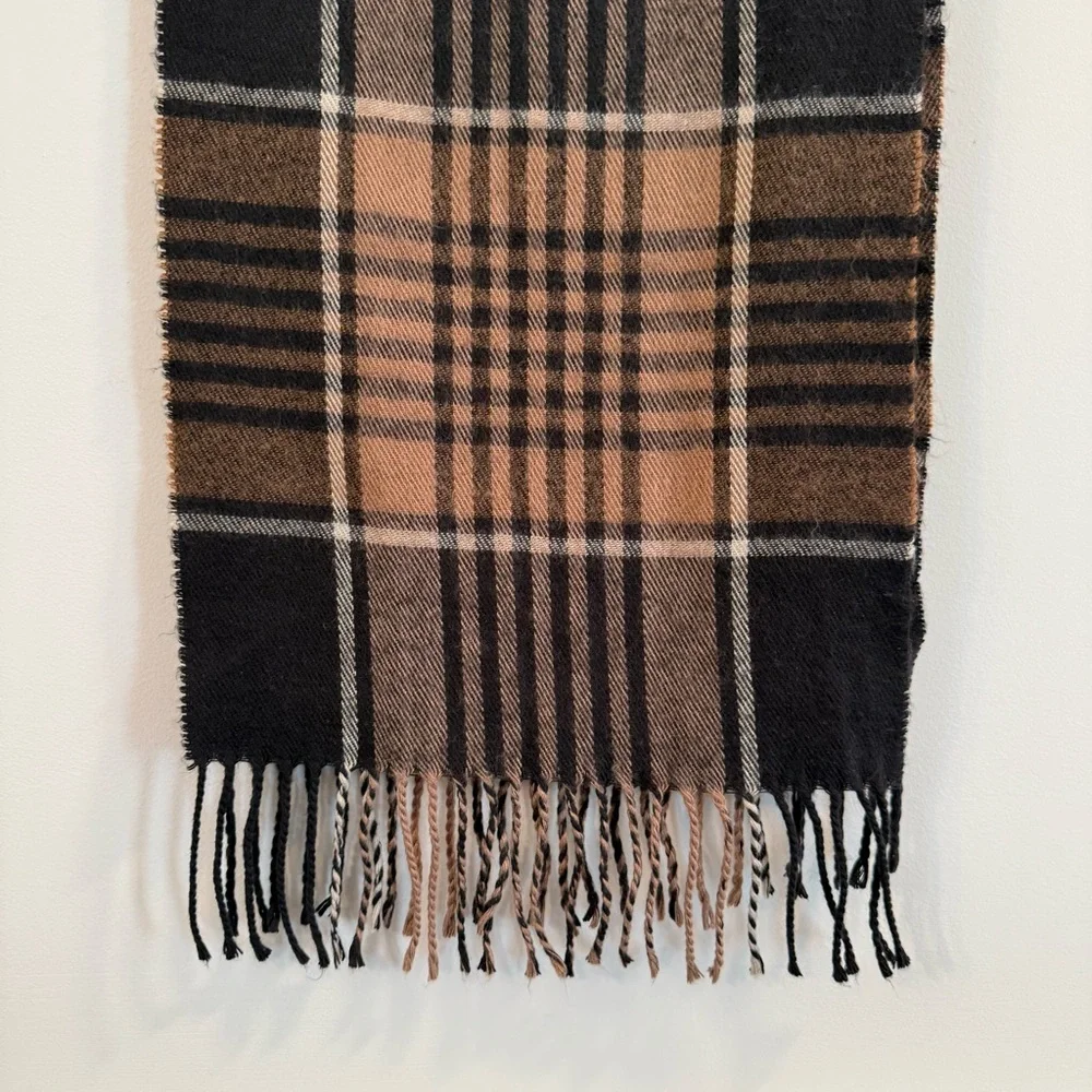 Geoffrey Beene Black and Brown Plaid cashme Scarf